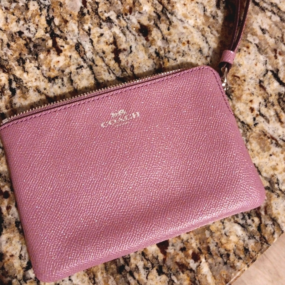 🩷 COACH  Pink Saffiano Leather Wristlet Silvertone NWOT!